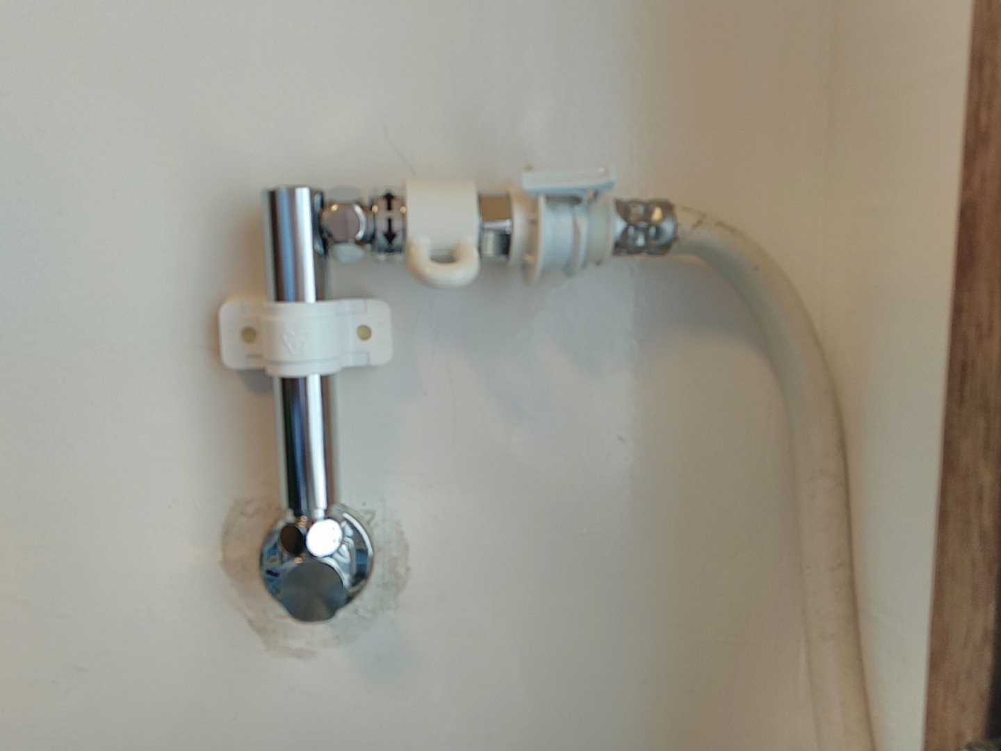 洗濯機用水栓・壁ピタ栓CB-L6への交換作業