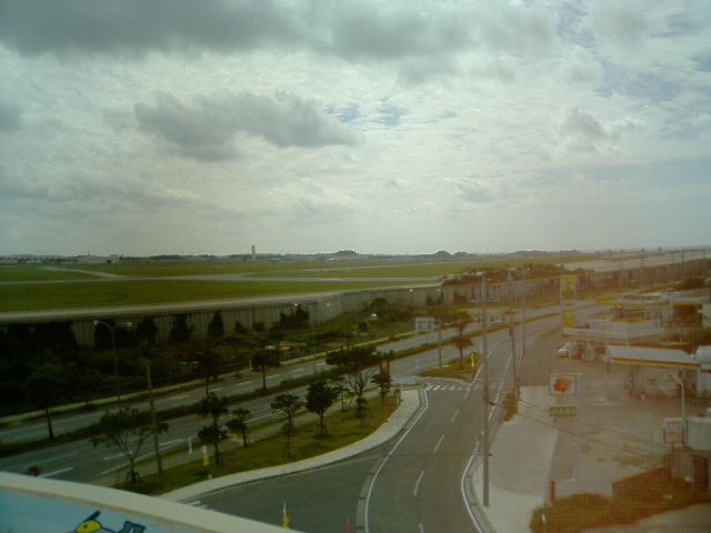 道の駅から嘉手納空軍基地を眺める